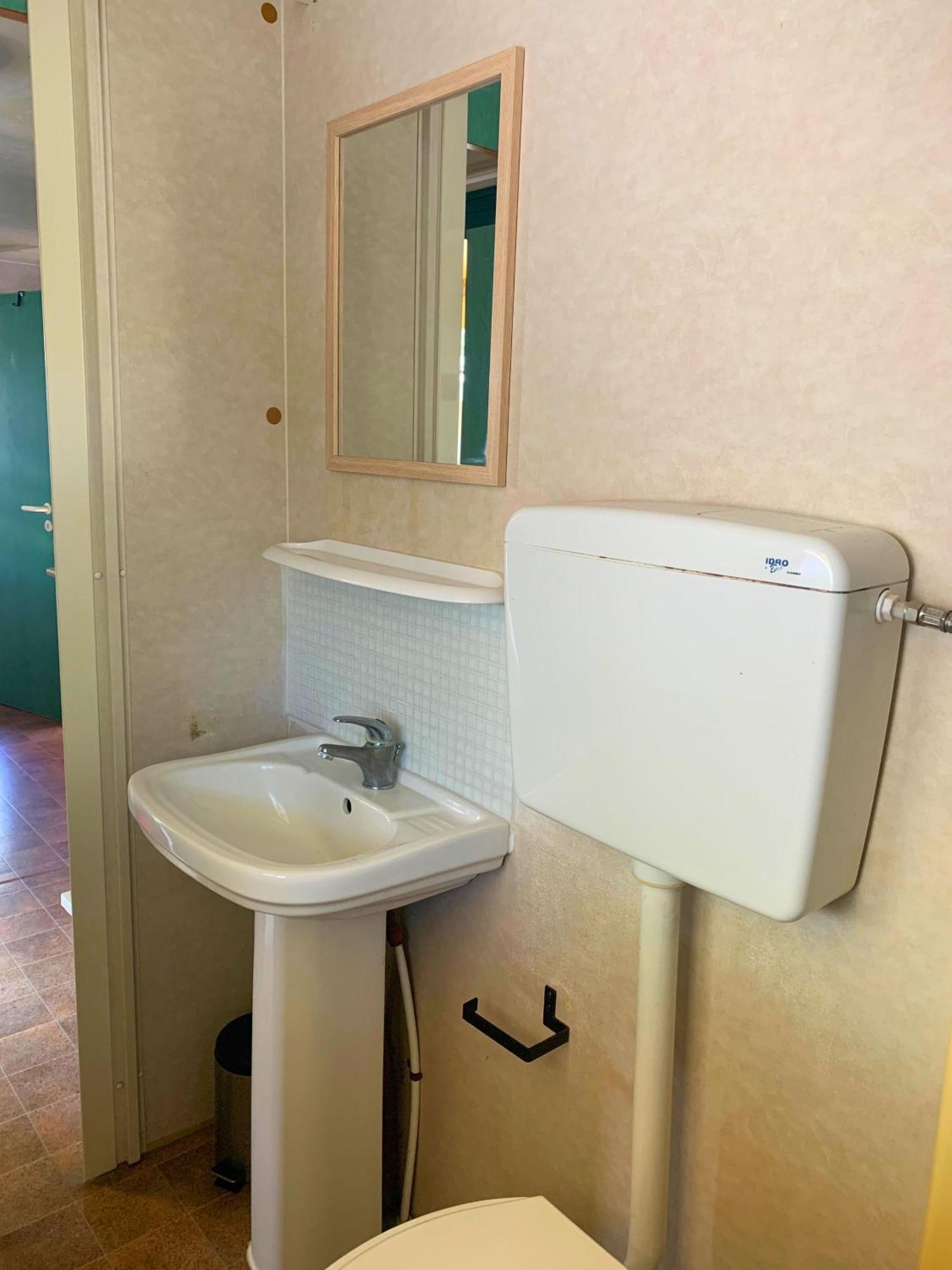 Comfortabele Familie Chalets Met Veranda Incl Airco Dichtbij Zee! Viareggio Exterior foto